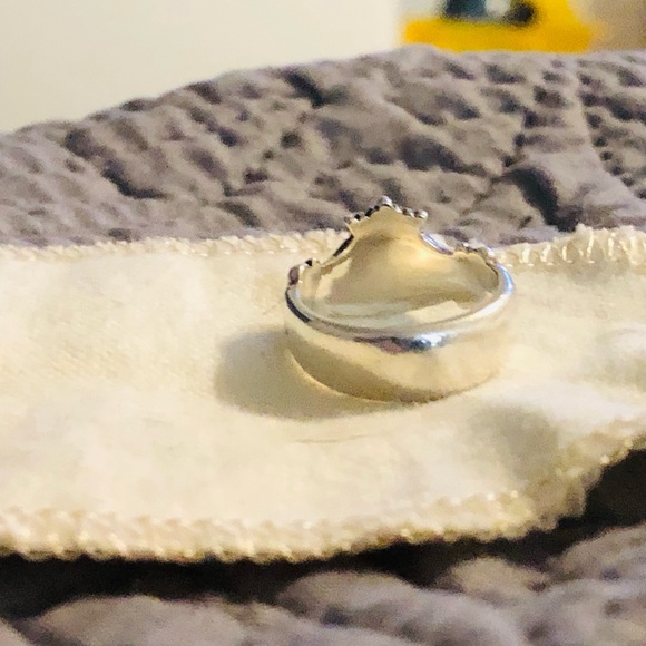 James Avery Adorned Claddagh Ring. Nwot too small for me. Excellent condition! - Picture 13 of 15